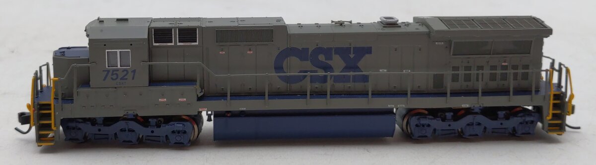 Atlas 51825 N Dash 8-40C, CSX/Stealth #7521
