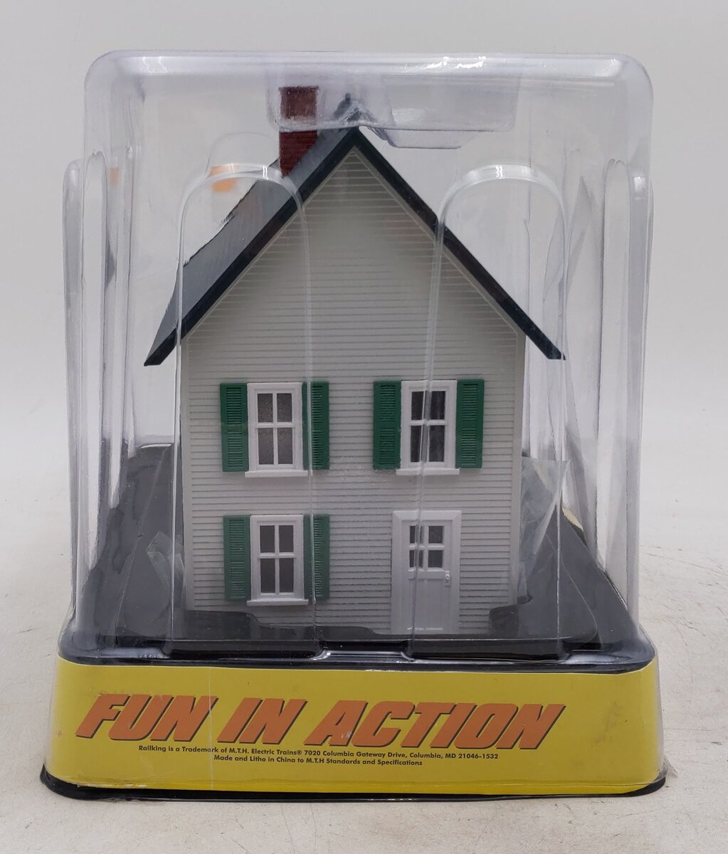 MTH 30-90119 O Row House W/ Porch (Off White w/ Green trim)