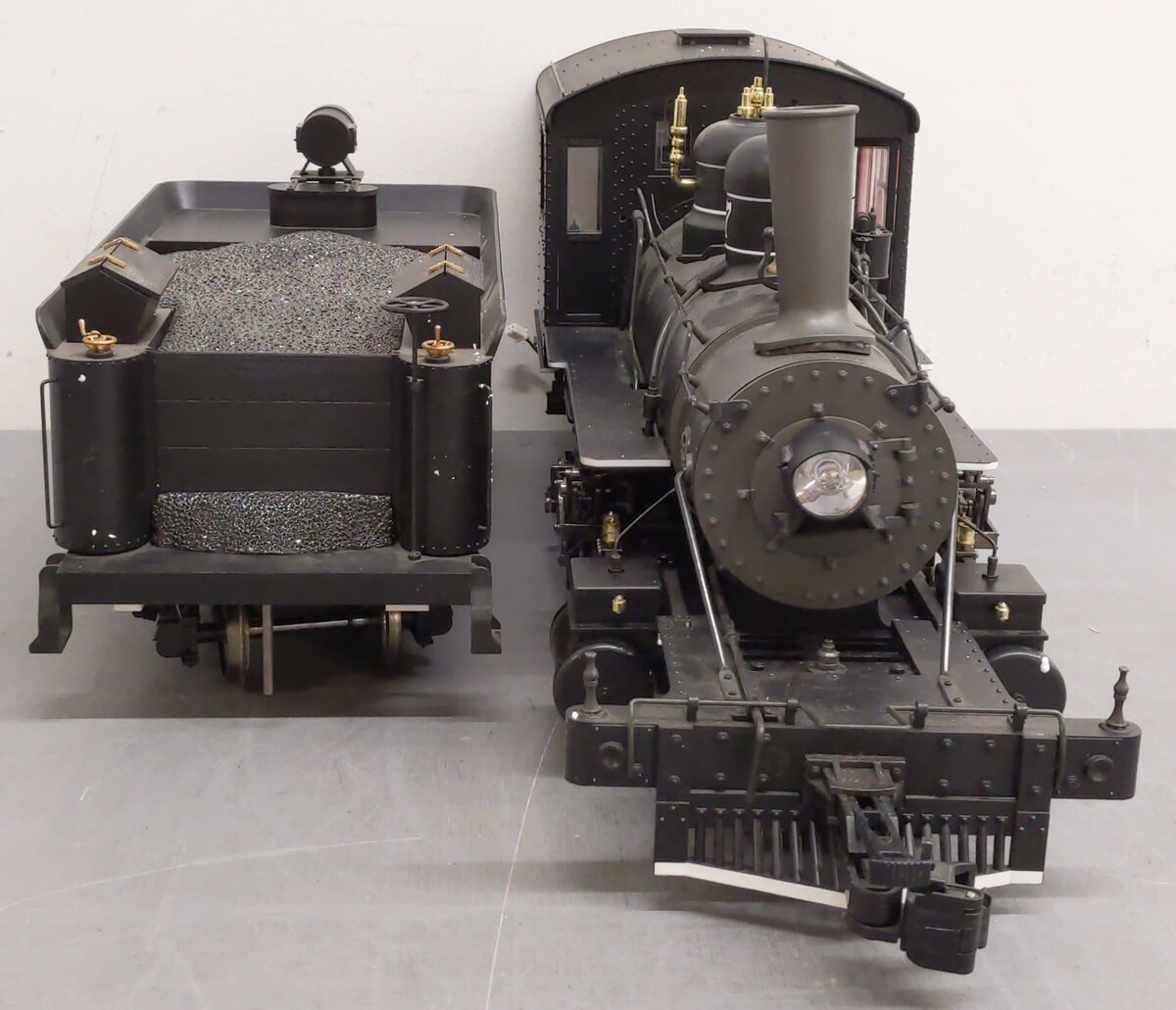 Bachmann Spectrum 81296 G White Pass & Yukon 2-8-0 Steam Locomotive & Tender