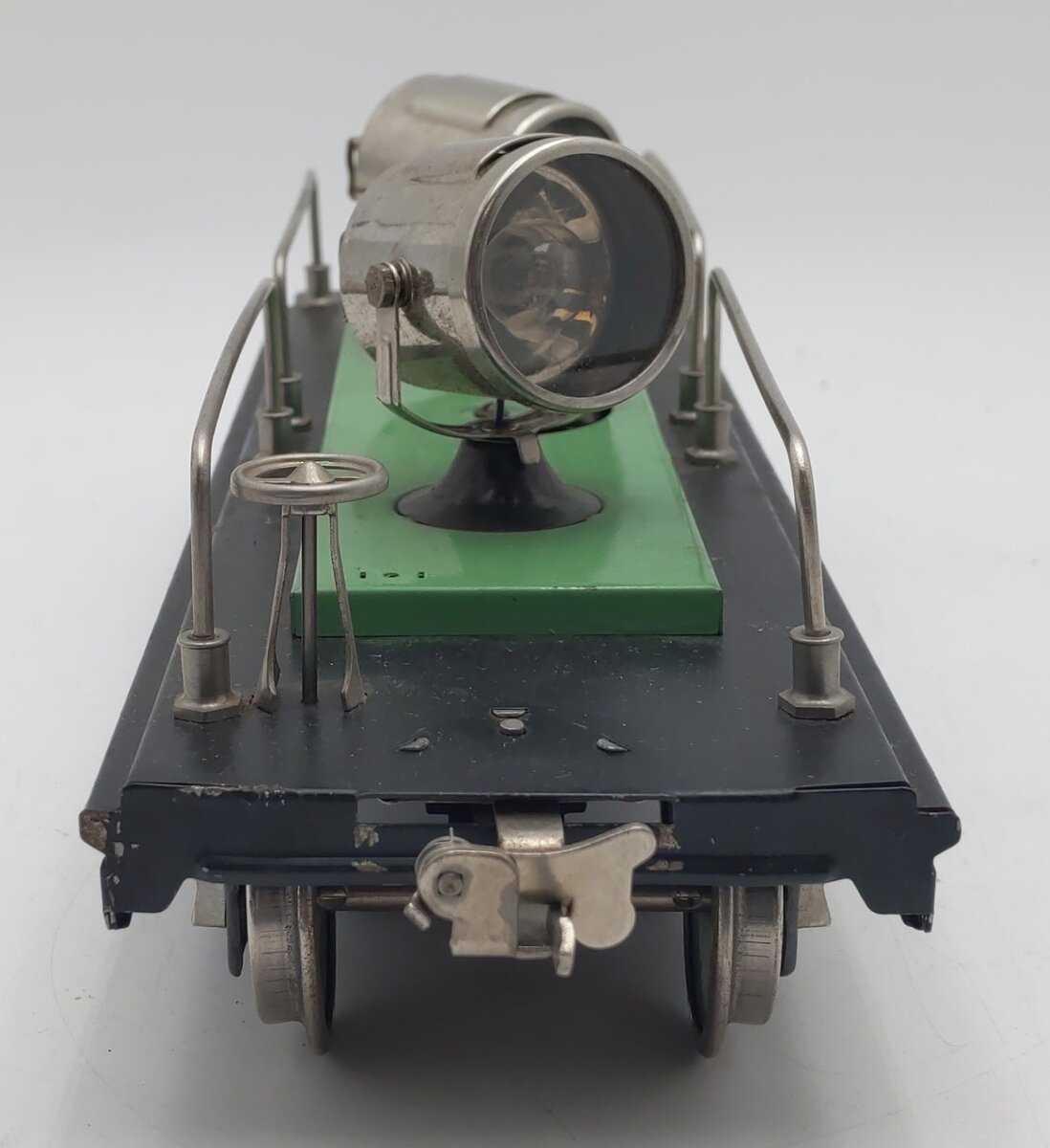 Lionel 220 Vintage Standard Gauge Green Searchlight Car with Nickel Trim EX/Box