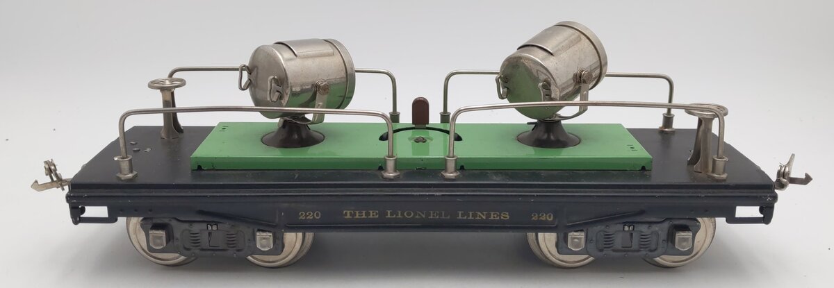 Lionel 220 Vintage Standard Gauge Green Searchlight Car with Nickel Trim EX/Box
