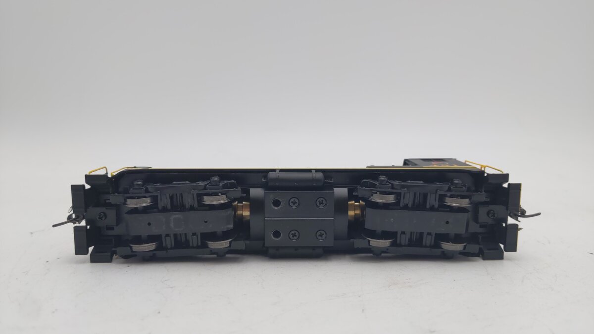 Bowser 24235 HO Northern Pacific Baldwin VO-1000 #421 w/ LokSound & DCC