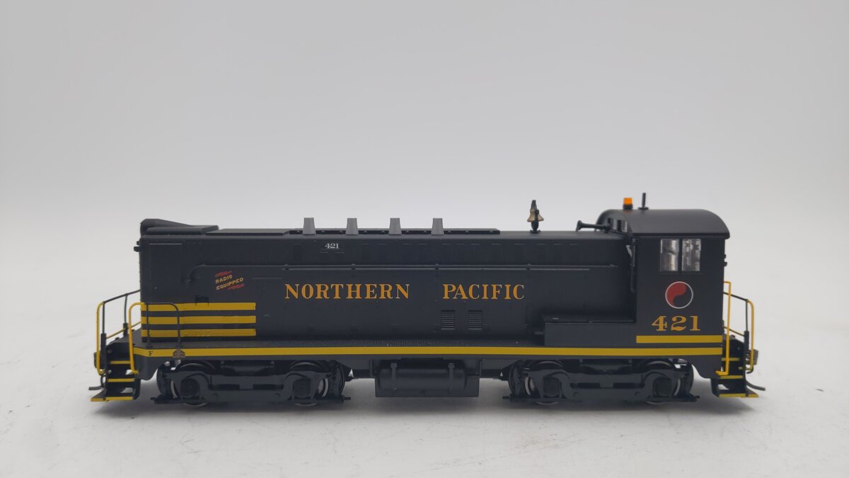 Bowser 24235 HO Northern Pacific Baldwin VO-1000 #421 w/ LokSound & DCC