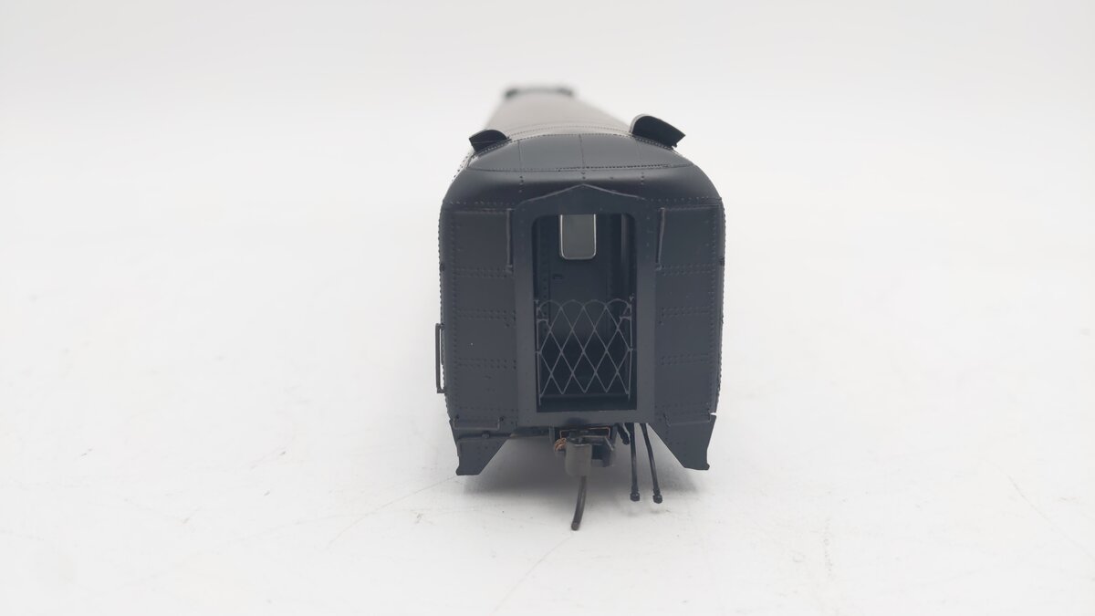 Rapido Trains 109110 HO New Haven 10-Window Smoker Coach #8509