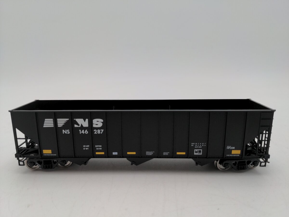 Bowser 43212 HO Norfolk Southern Executive Line 100-Ton 3-Bay Hopper RTR #146287