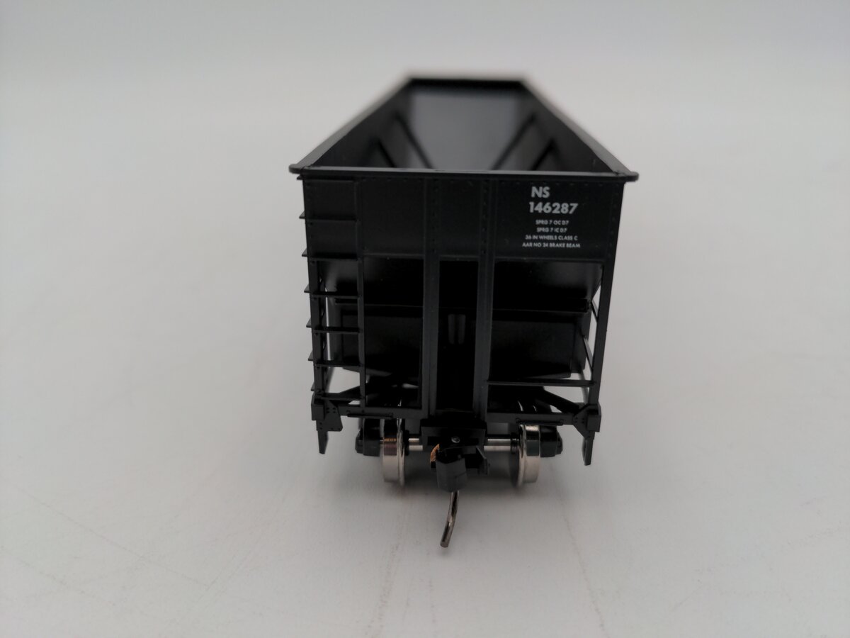 Bowser 43212 HO Norfolk Southern Executive Line 100-Ton 3-Bay Hopper RTR #146287