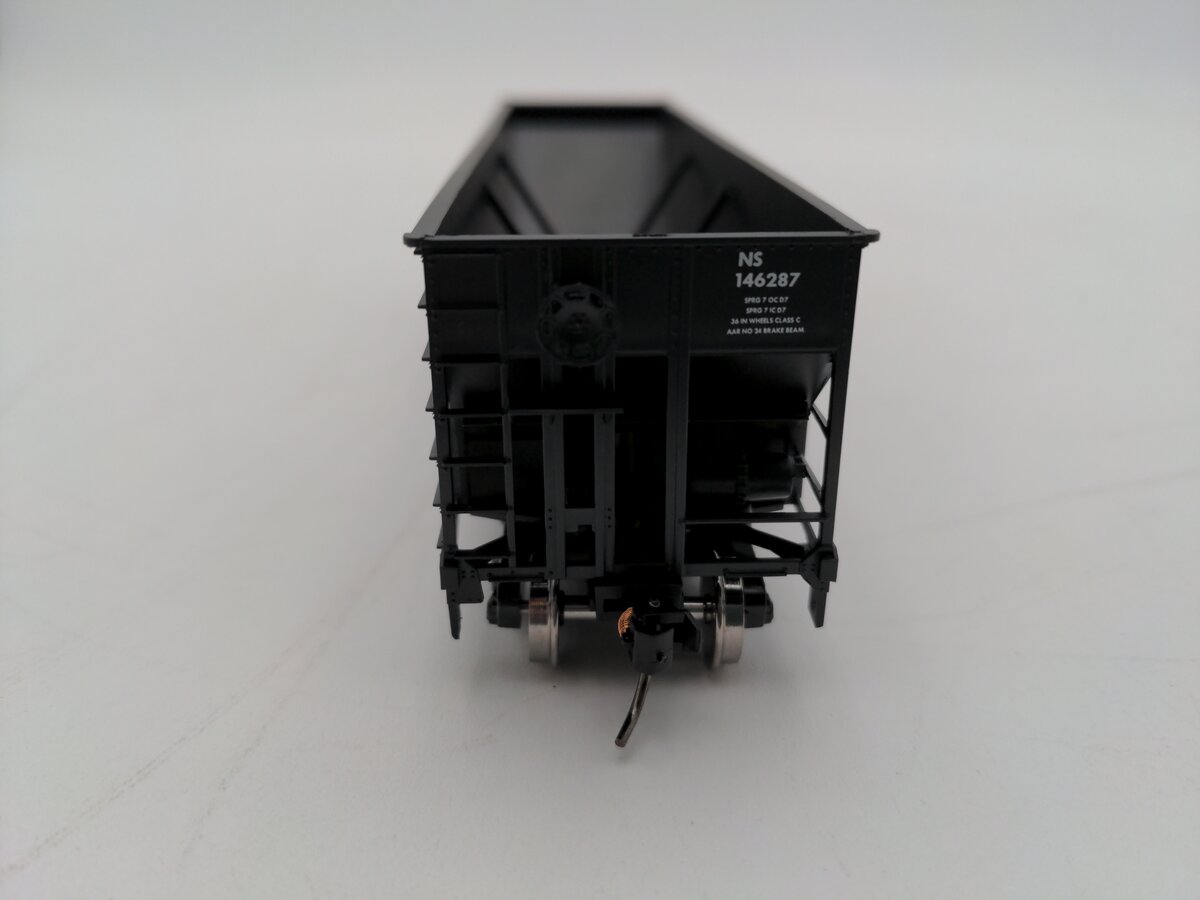 Bowser 43212 HO Norfolk Southern Executive Line 100-Ton 3-Bay Hopper RTR #146287