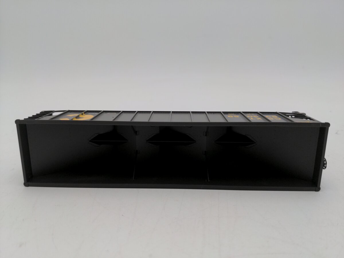 Bowser 43184 HO Chessie Executive Line 100-Ton 3-Bay Hopper RTR CSXT #833059