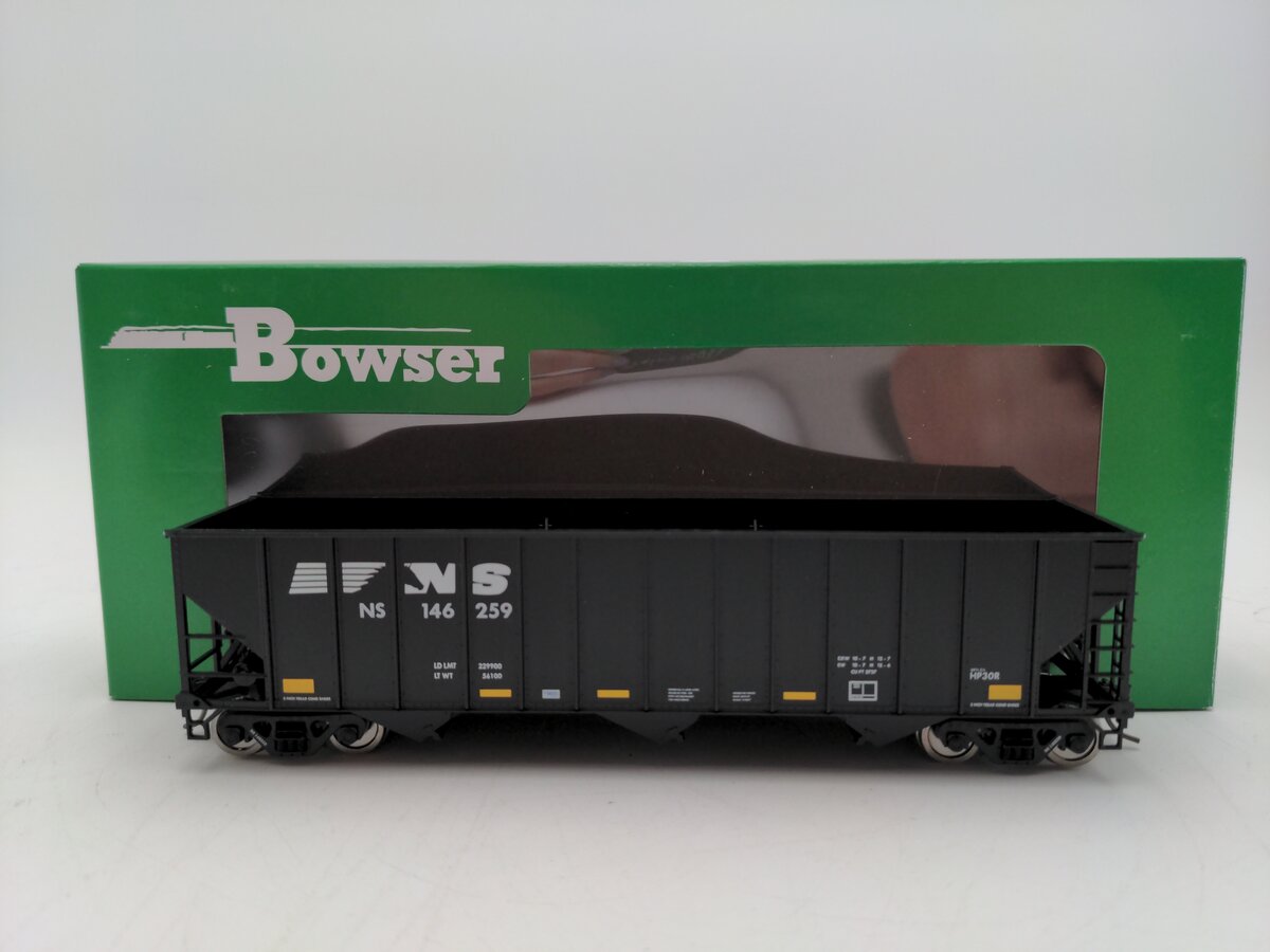 Bowser 43211 HO Norfolk Southern Executive Line 100-Ton 3-Bay Hopper RTR #146259