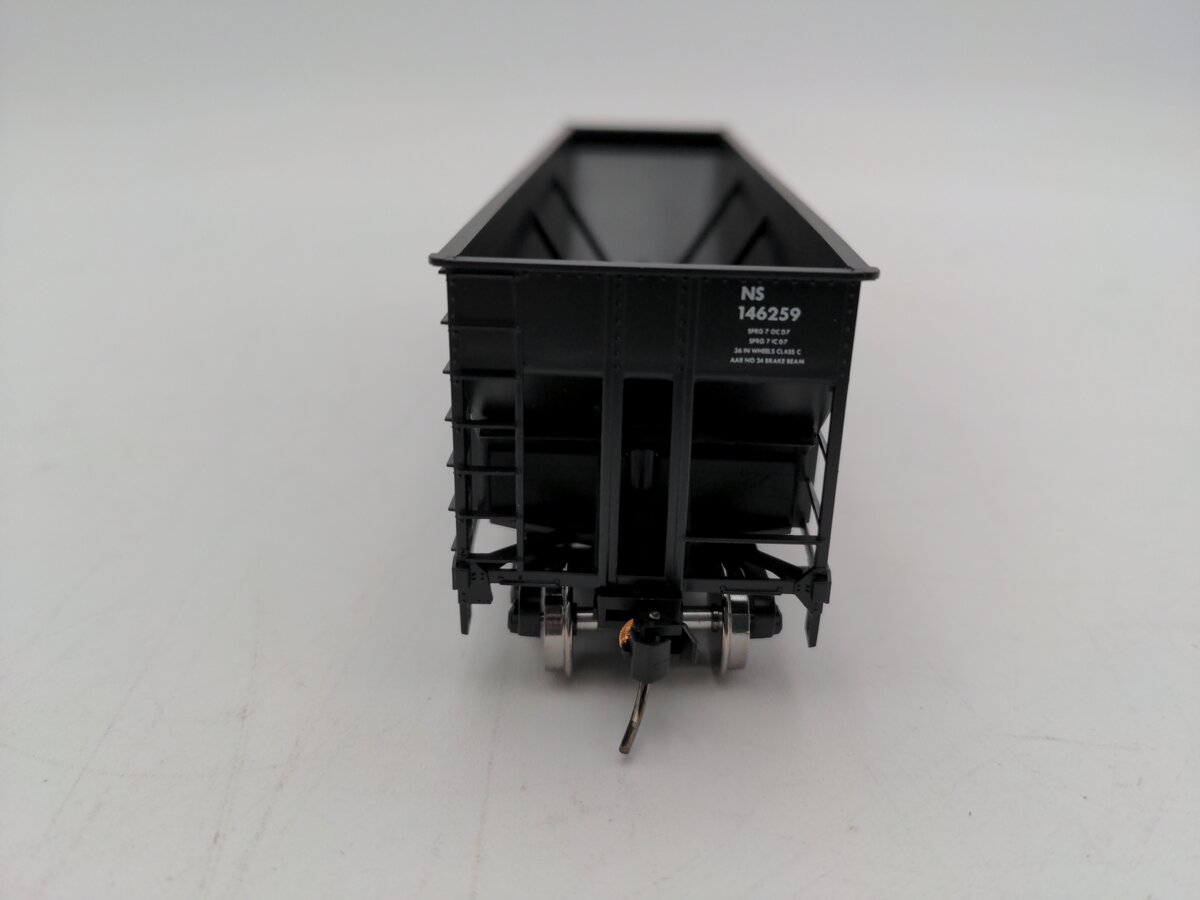Bowser 43211 HO Norfolk Southern Executive Line 100-Ton 3-Bay Hopper RTR #146259