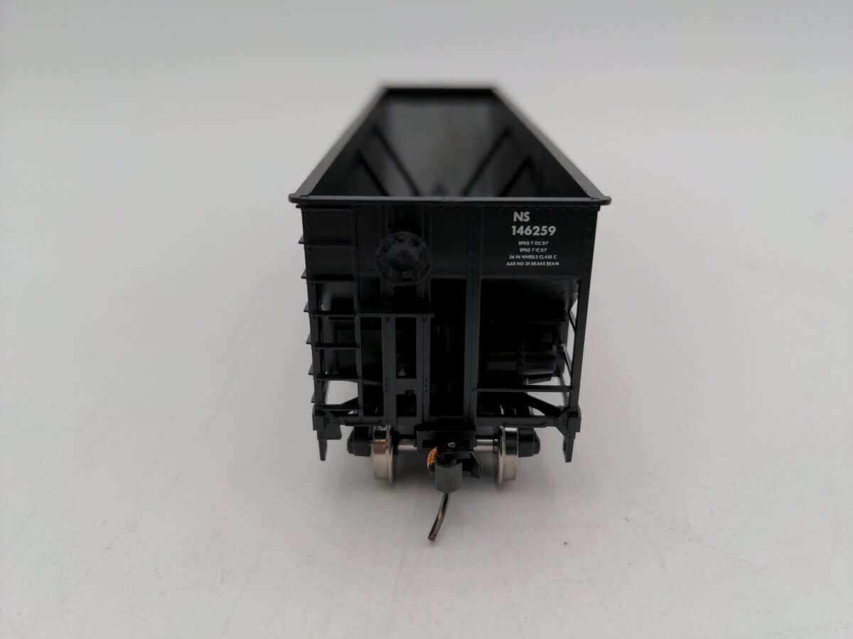 Bowser 43211 HO Norfolk Southern Executive Line 100-Ton 3-Bay Hopper RTR #146259
