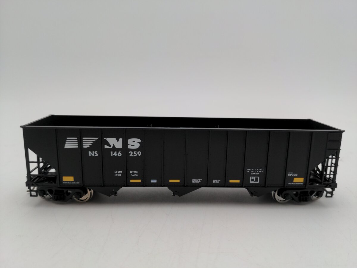 Bowser 43211 HO Norfolk Southern Executive Line 100-Ton 3-Bay Hopper RTR #146259