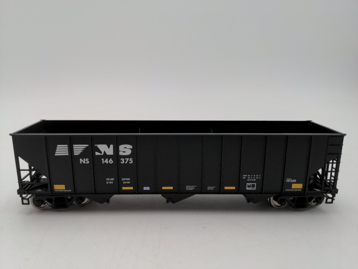 Bowser 43215 HO Norfolk Southern Executive Line 100-Ton 3-Bay Hopper RTR #146375