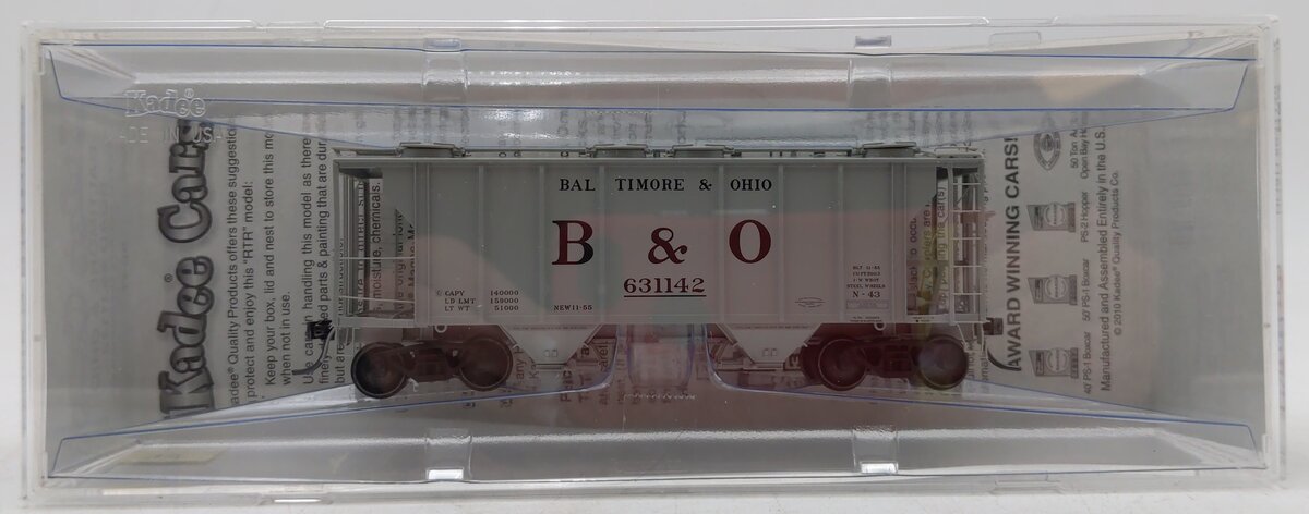 Kadee 8647 HO Baltimore & Ohio PS-2 2-Bay Covered Hopper #631142
