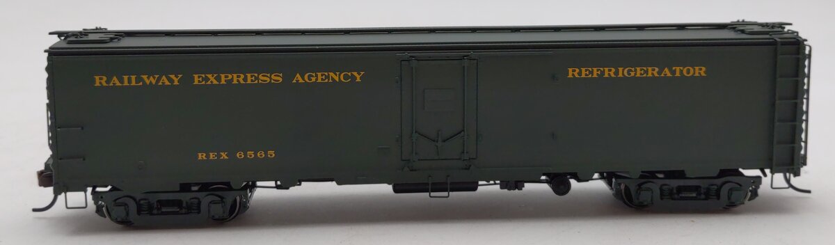 Atlas 20001965 HO Scale REA Express Reefer #6565