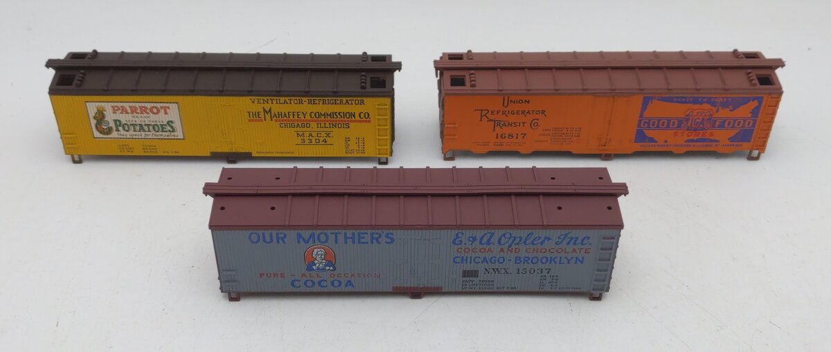 Train Miniature 8702 HO Scale Billboard Nostalgia Frieght Cars (Set of 3) EX/Box