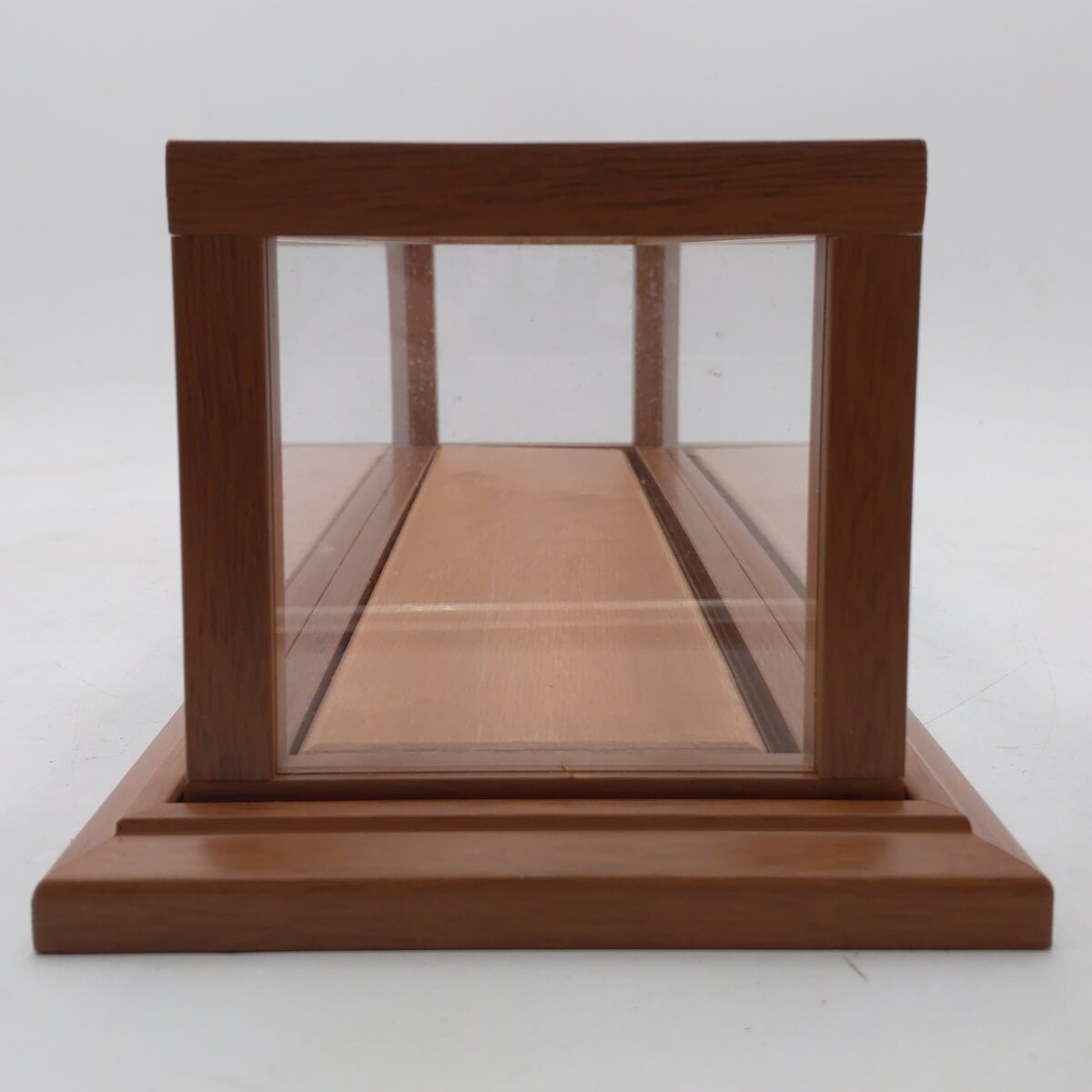 Walthers CC1000 19-1.2" Wooden Display Case MT/Box