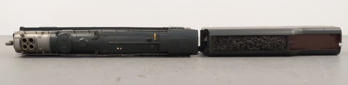 Lionel 6-18010 O PRR 6-8-6 Turbine Steam Locomotive & Tender with RS #6200 VG/Box