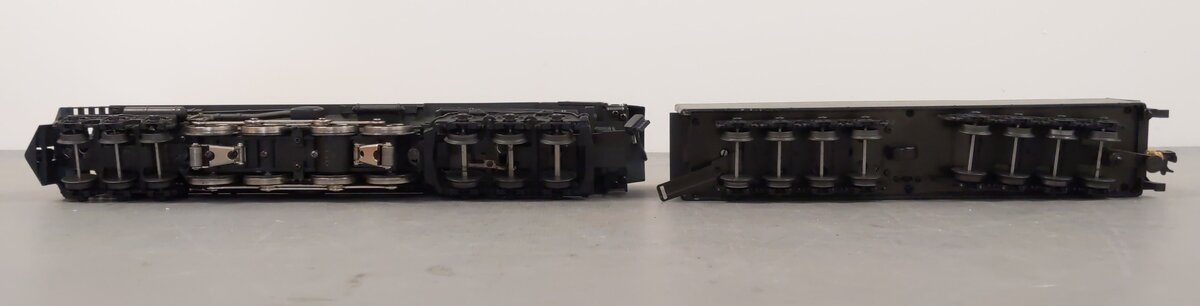 Lionel 6-18010 O PRR 6-8-6 Turbine Steam Locomotive & Tender with RS #6200 VG/Box