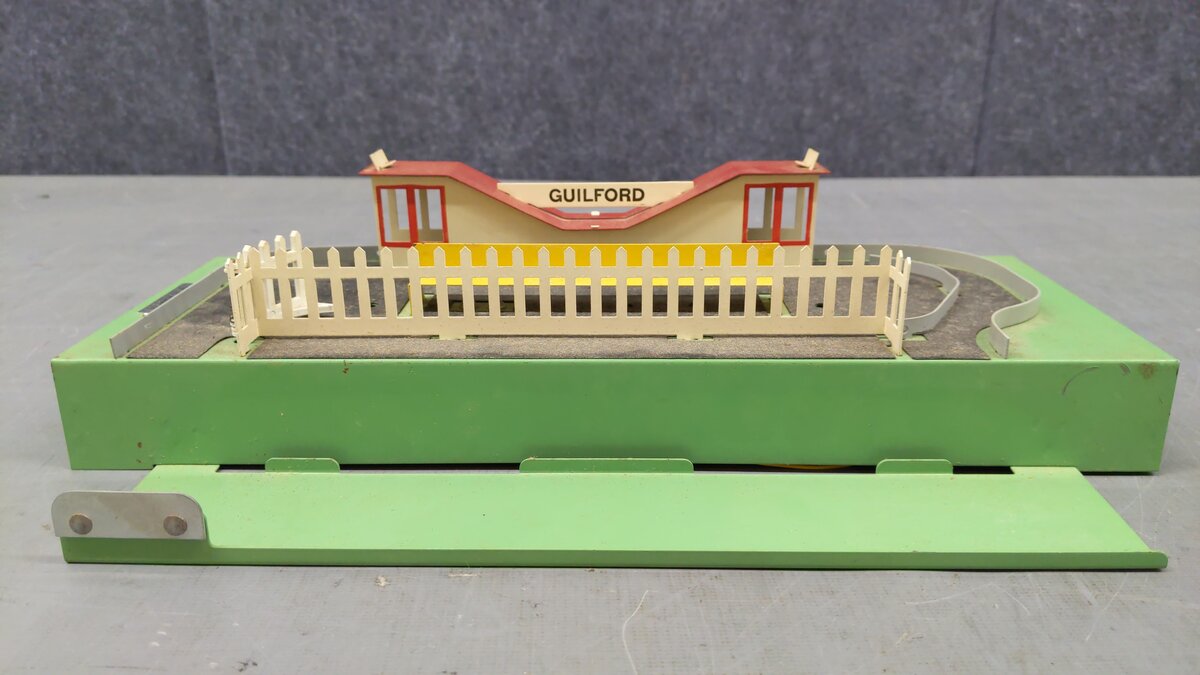 American Flyer K766 Vintage S Guilford Animated Passenger Station VG