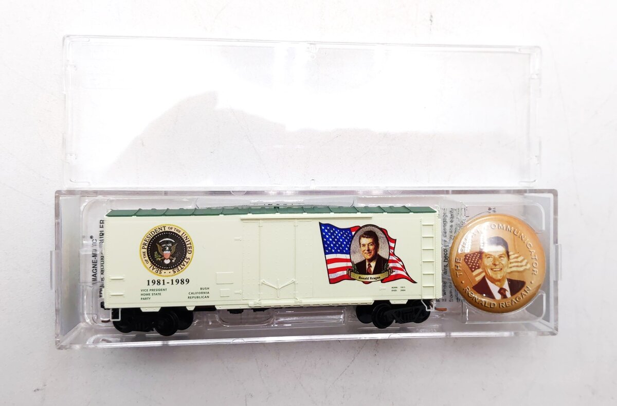 Micro-Trains 07400140 N Ronald Reagan 40' Plug Door Boxcar #1981-1889 w/Ladders LN/Box