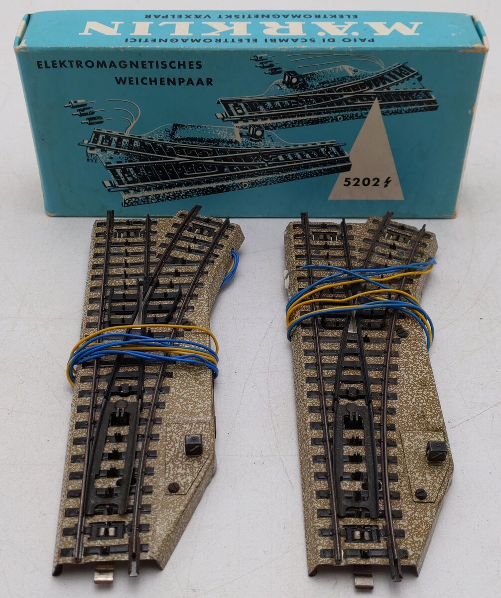 Marklin 5202 HO Scale Remote Right Switch Pair VG/Box