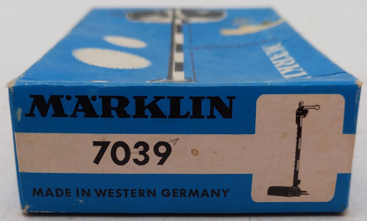 Marklin 7039 HO Scale Signal With Train Control/Box