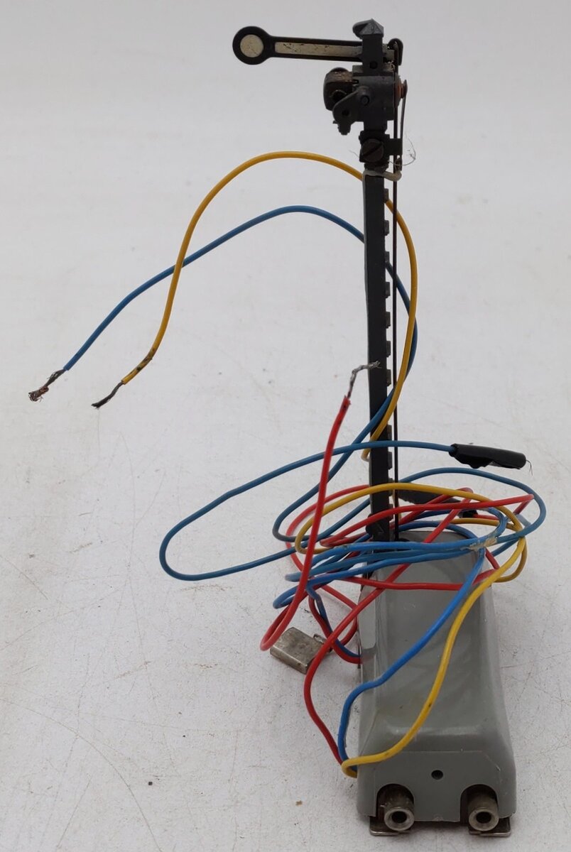 Marklin 7039 HO Scale Signal With Train Control/Box