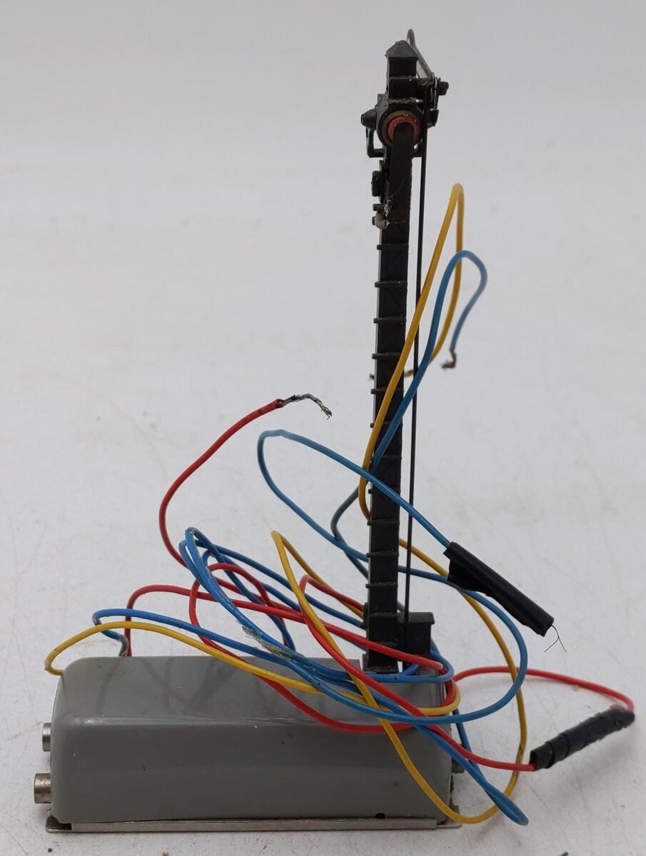 Marklin 7039 HO Scale Signal With Train Control/Box