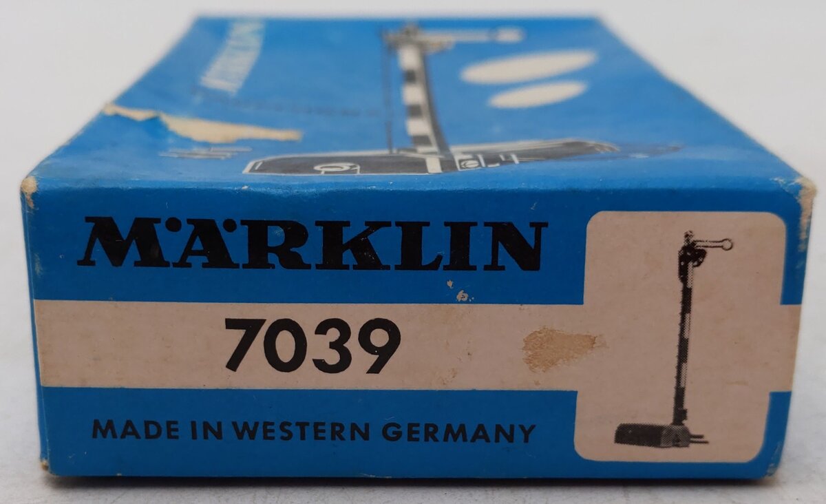 Marklin 7039 HO Scale Signal With Train Control/Box