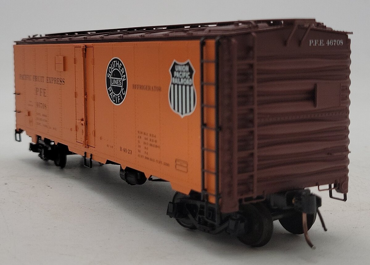 Des Plaines Hobbies SSA2304.1PFE Double Herald B&W Refrigerator Car #46708 LN/Box