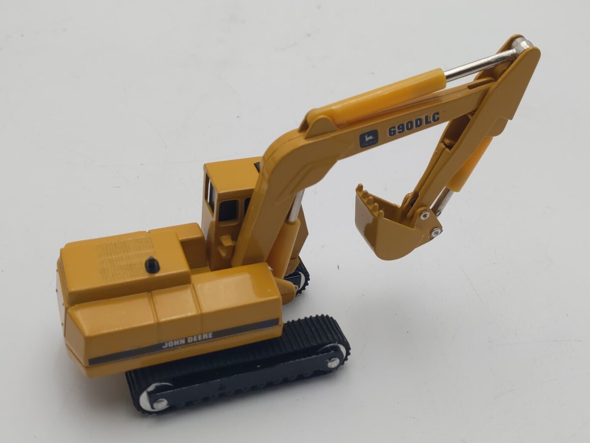 S-Helper Service 00309-0 S Gauge Union Pacific Flatcar w/ John Deere Excavator EX/Box