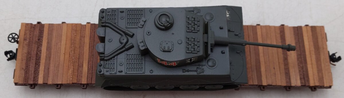 American Models 6018-TK S Gauge Santa Fe 46' Flatcar w/ Army Tank EX/Box