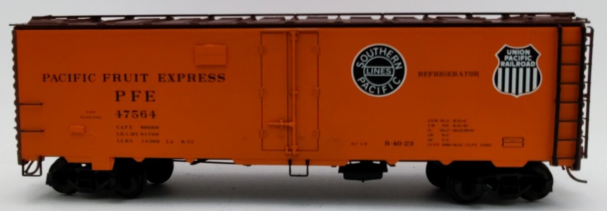 Des Plaines Hobbies SSA2304.3 S Gauge PFE Double Herald B&W Reefer Car #47564 EX/Box