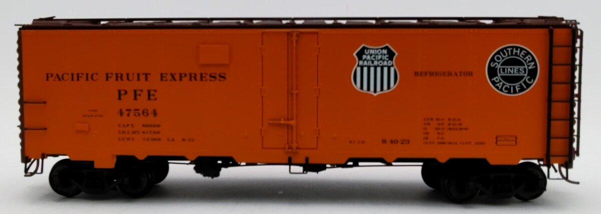 Des Plaines Hobbies SSA2304.3 S Gauge PFE Double Herald B&W Reefer Car #47564 EX/Box
