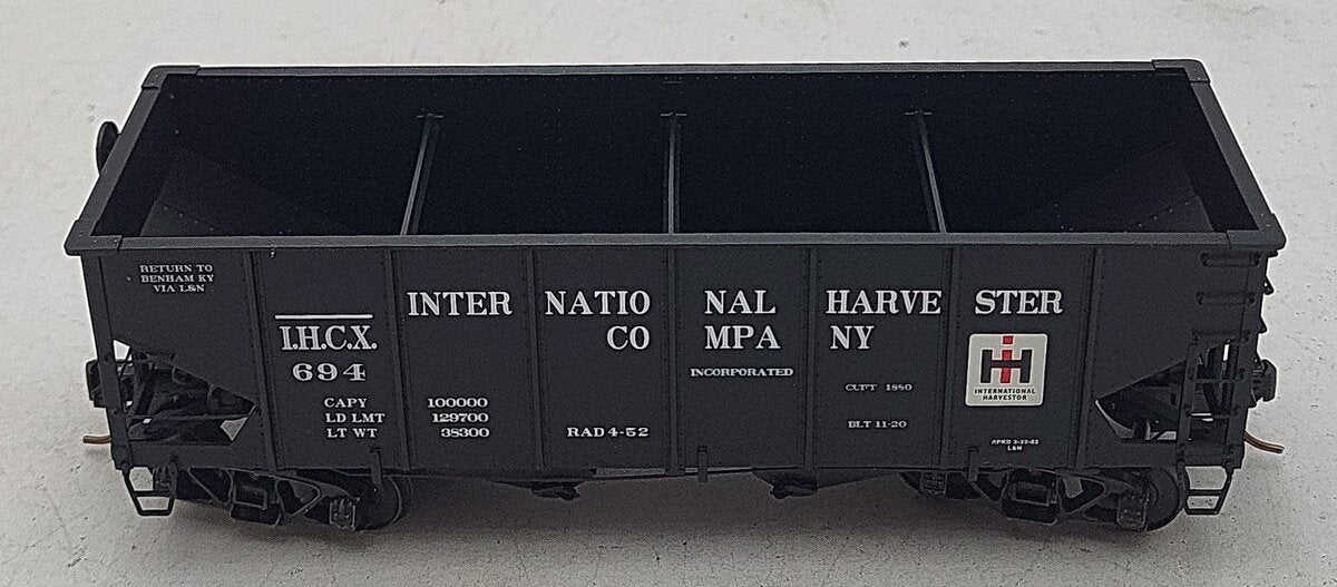 S-Helper Service 01185 S Gauge International Harvester USRA 2-Bay Hopper #694 LN/Box