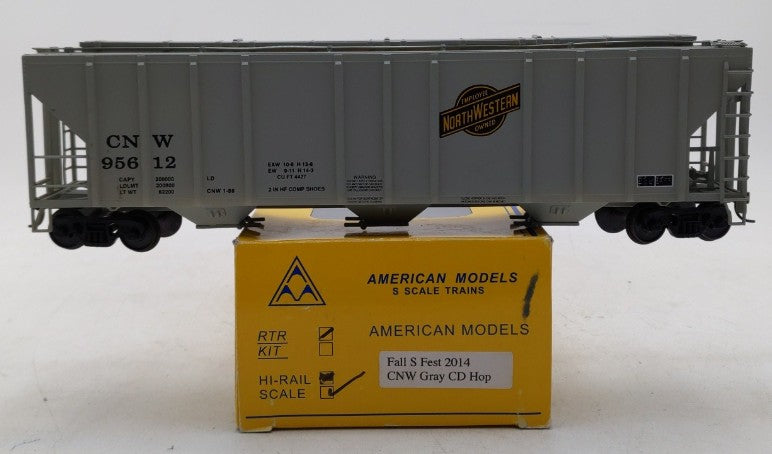 American Models S Scale Chicago & North Western 2014 3-Bay Covered Hopper #95612 LN/Box