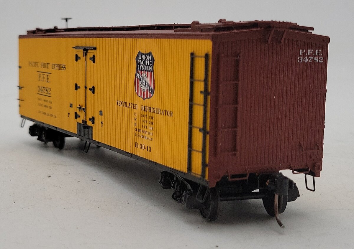 S-Helper 00499 S Scale Southern Pacific PFE Reefer Car #34782 LN/Box