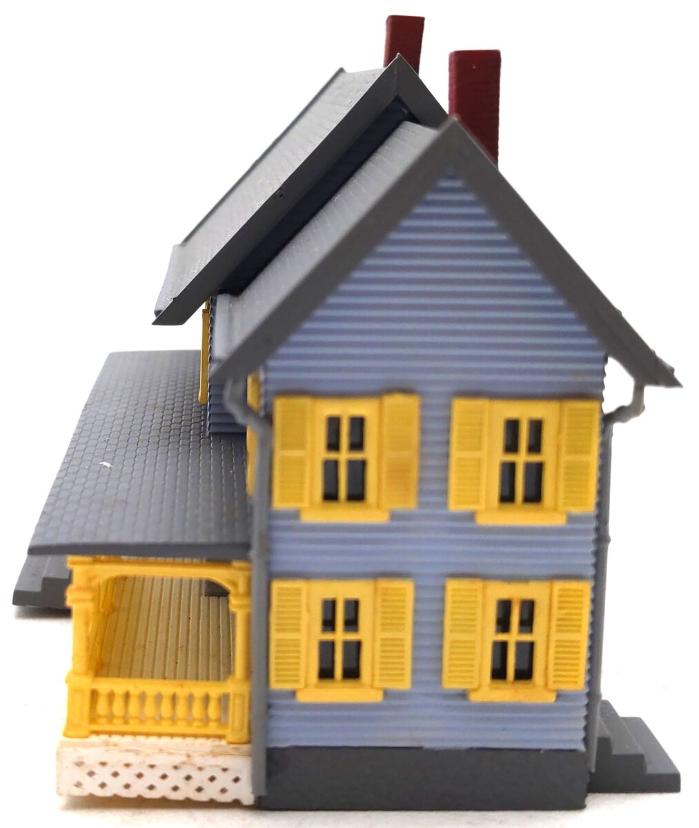 Model Power 2560 N Scale Jordan's House Buil Up Lighted W2 Hand Painted Figures LN/Box