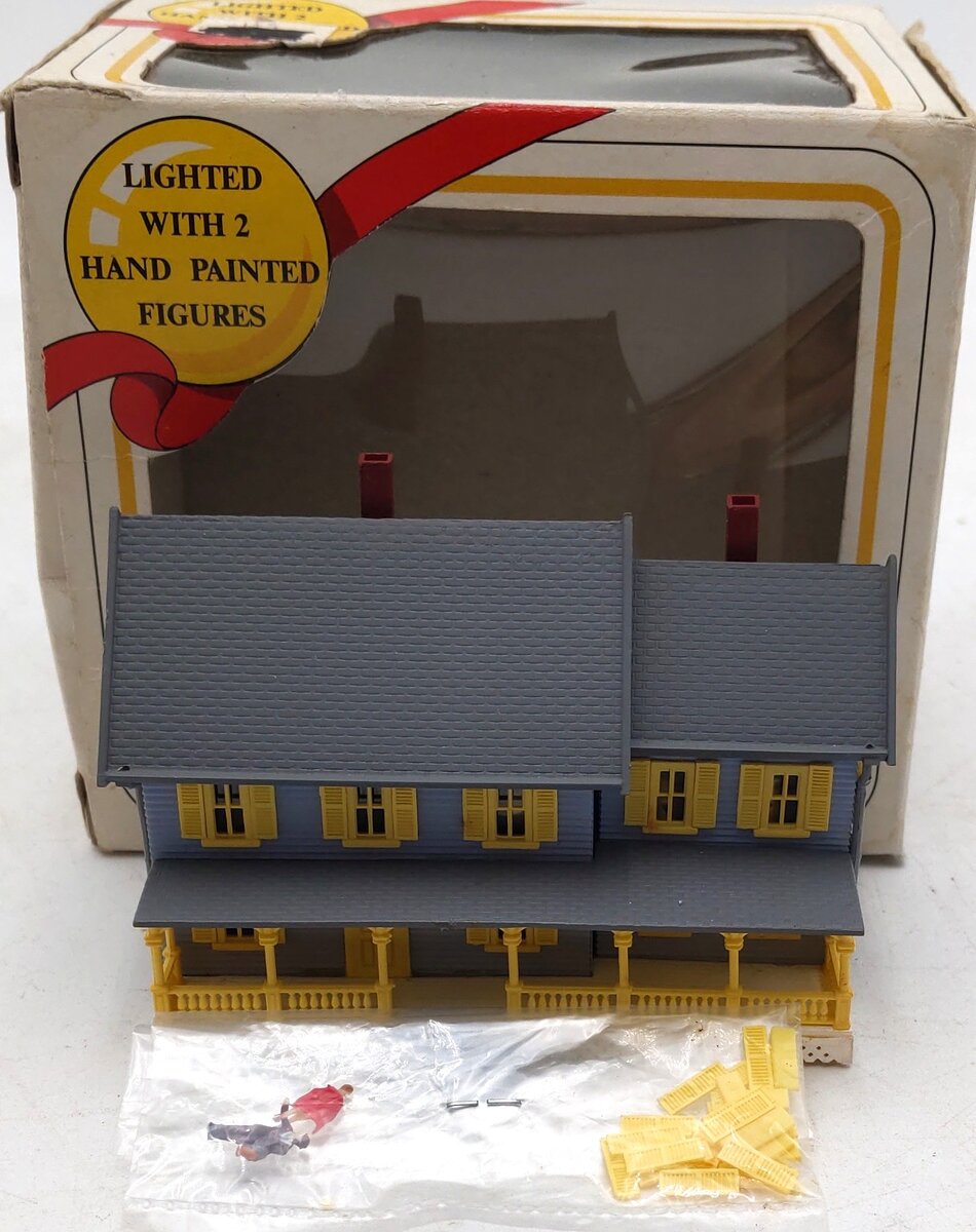 Model Power 2560 N Scale Jordan's House Buil Up Lighted W2 Hand Painted Figures LN/Box