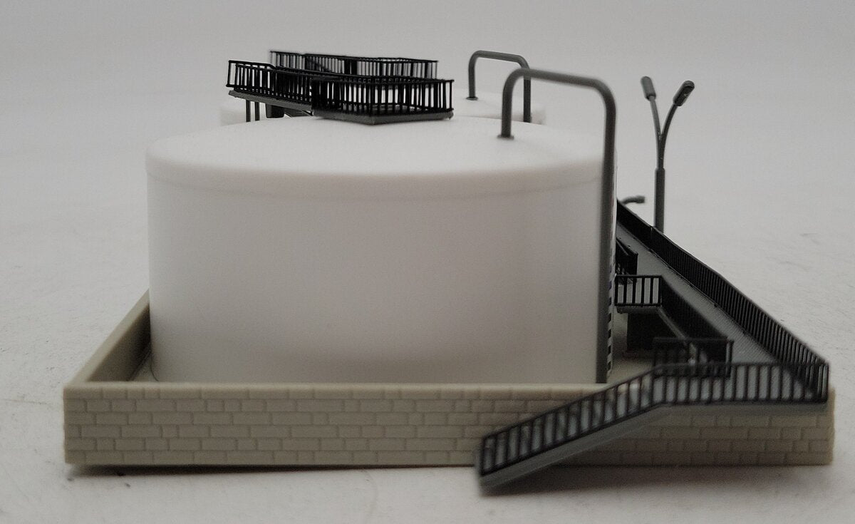 Model Power 2592 N Twin Oil Tanks Built Up  EX/Box