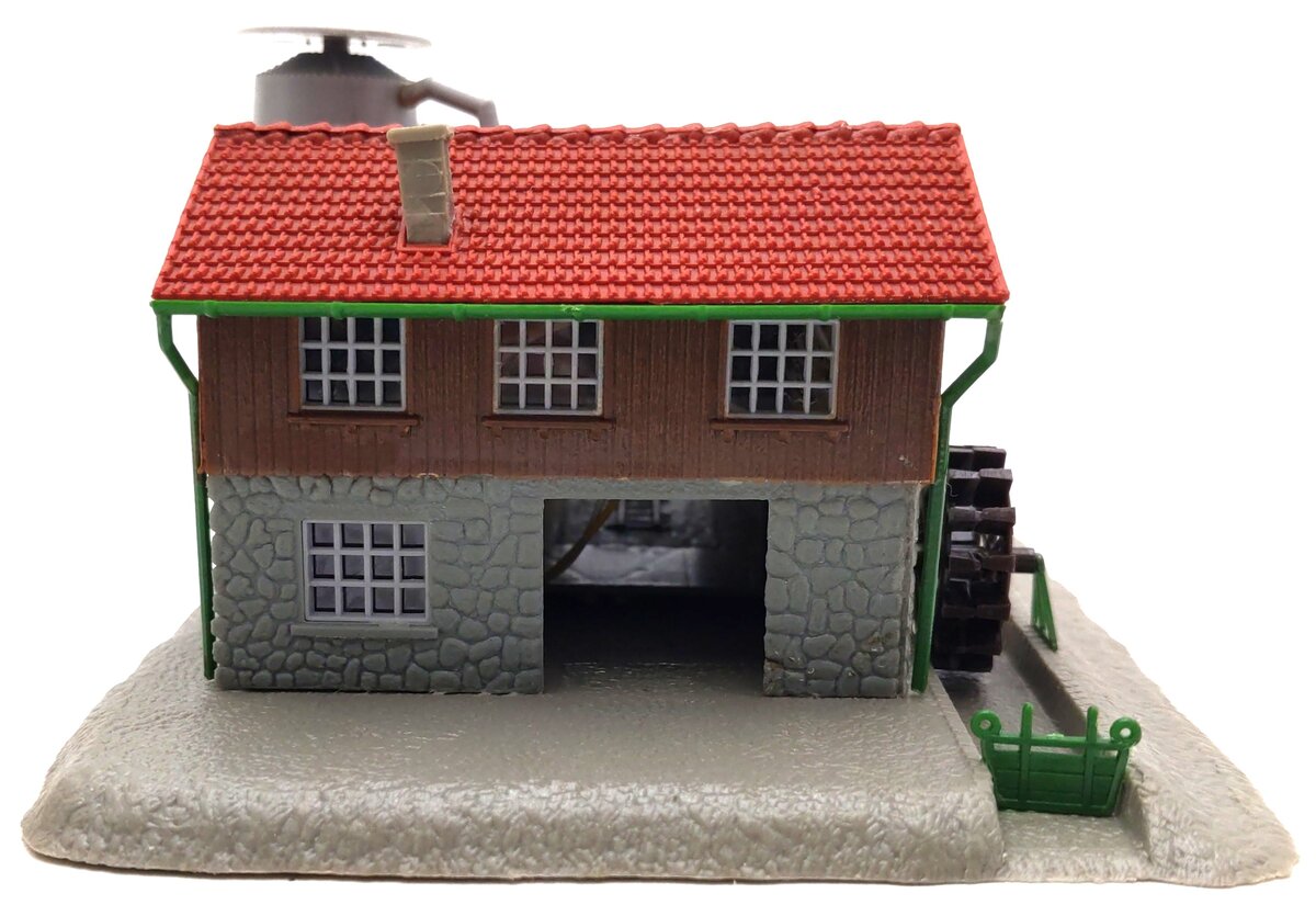 Model Power 2567 N Scale Saw Mill Built Up Lighted W/-2 Handpainted Figures EX/Box