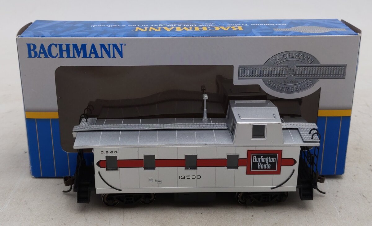 Bachmann 14001 HO Burlington Streamlined Caboose with Offset Cupola #13530