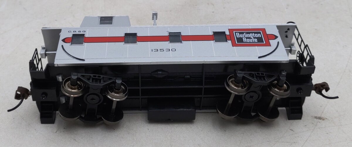 Bachmann 14001 HO Burlington Streamlined Caboose with Offset Cupola #13530