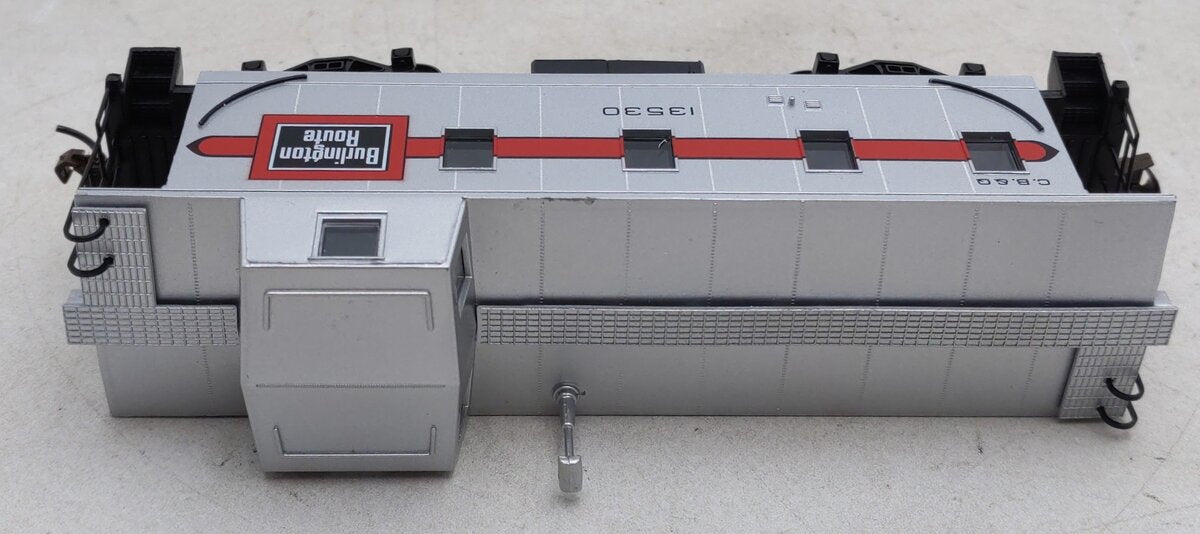 Bachmann 14001 HO Burlington Streamlined Caboose with Offset Cupola #13530