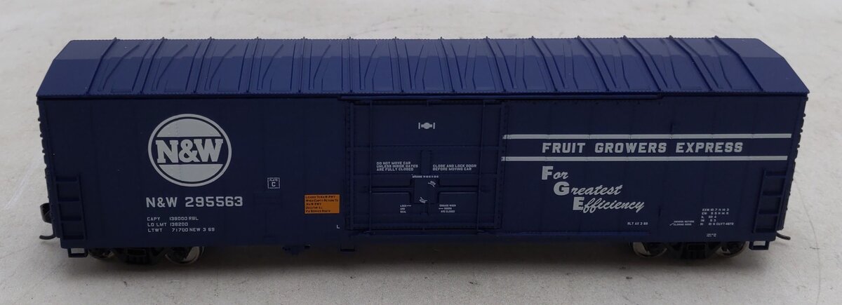Walthers 910-2007 HO Norfolk & Western FGE 50' Insulated Boxcar #295563