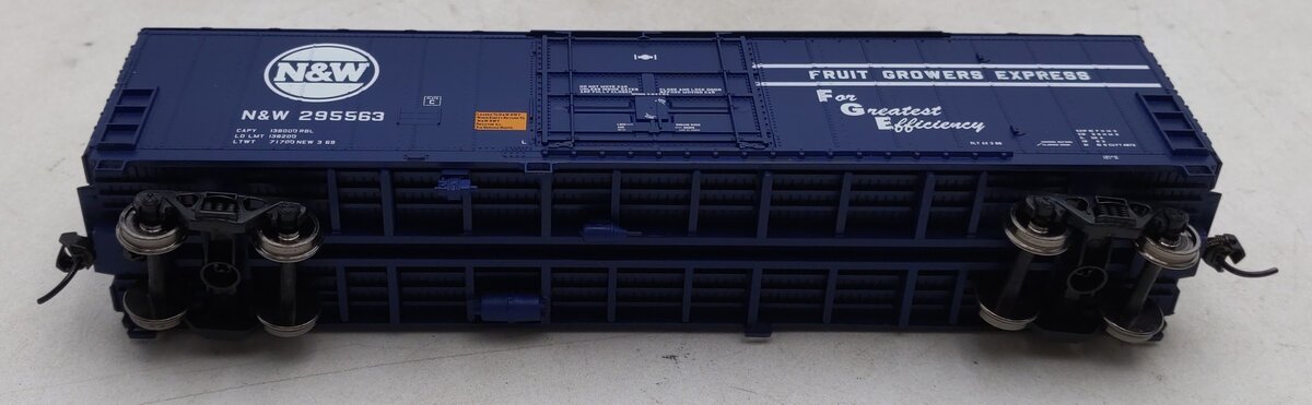 Walthers 910-2007 HO Norfolk & Western FGE 50' Insulated Boxcar #295563