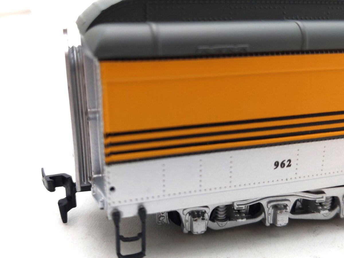 IHC 49232 HO Scale D&RGW Heavyweight Combine Car EX/Box