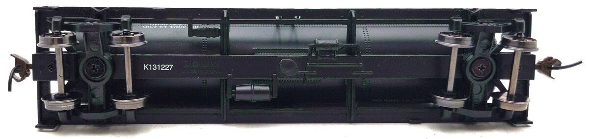 Bachmann 17144 HO Carbide and Carbon Chemicals Corporation 40' 3-Dome Tank Car LN/Box
