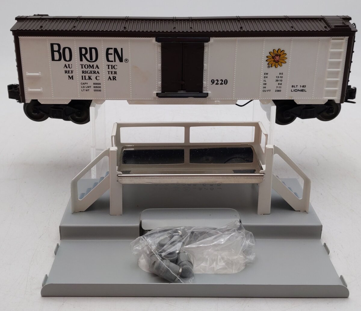 Lionel 6-9220 O Gauge Borden Operating Milk Car #9220 with Platform EX/Box